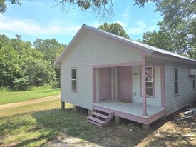816 Gene Alley in Nacogdoches, TX - Building Photo