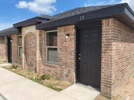 1105 W Kennedy St in Pharr, TX - Building Photo