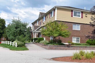 3981 Brown Ave in Manchester, NH - Building Photo - Building Photo