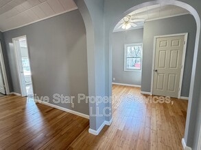 100 1/2 N State St in Springfield, IL - Building Photo - Building Photo