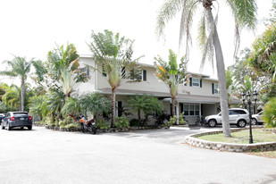 South Bridge Apartments in Sarasota, FL - Building Photo