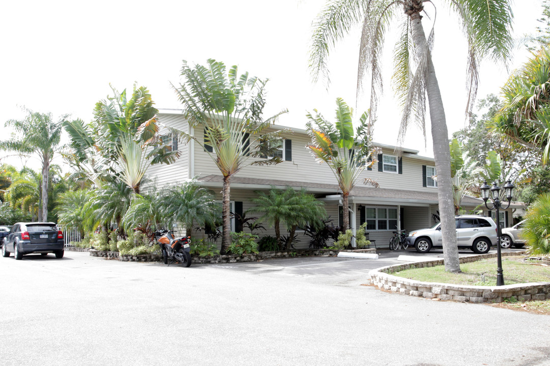 South Bridge Apartments in Sarasota, FL - Foto de edificio