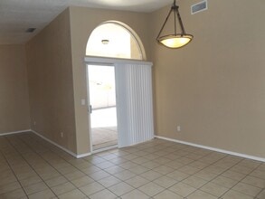 3451 Kearsage Dr-Unit -102 in Lake Havasu City, AZ - Foto de edificio - Building Photo