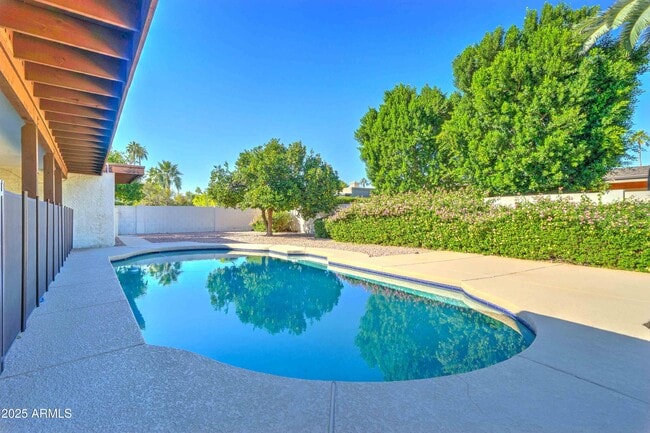 property at 8046 E Del Caverna Dr