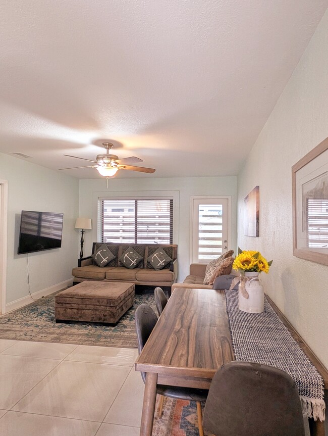 700 SE 14th Ct, Unit J Ramos in Fort Lauderdale, FL - Foto de edificio - Building Photo