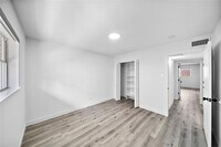 1106 W Tri Oaks Ln photo'