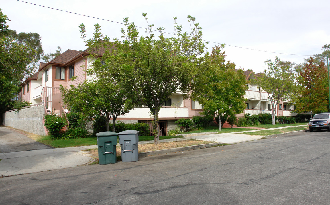 1131 E Doran St in Glendale, CA - Foto de edificio