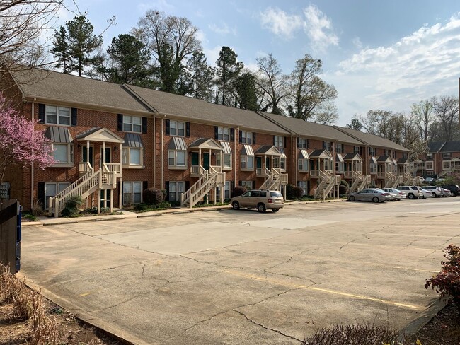 210 E Cloverhurst Ave in Athens, GA - Building Photo - Building Photo