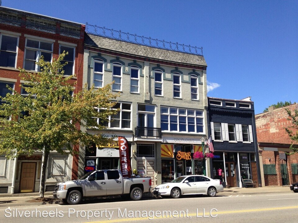 175 Front St in Marietta, OH - Building Photo