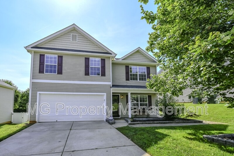 722 Overlook Rd in Lowell, NC - Building Photo