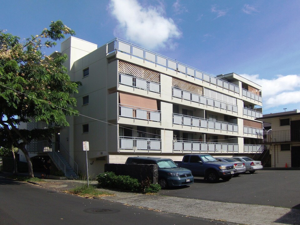 Clark Street Apartments in Honolulu, HI - Building Photo