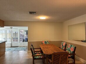 105 N Bay Hills Blvd in Safety Harbor, FL - Foto de edificio - Building Photo