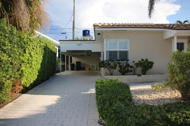 42 Douglas Dr in Boynton Beach, FL - Building Photo - Building Photo