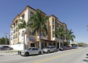 Hialeah Town Center in Hialeah, FL - Building Photo - Building Photo