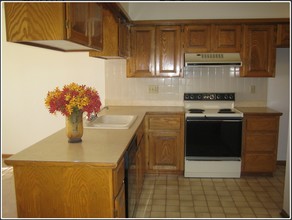 8140 W 119th Ter in Overland Park, KS - Foto de edificio - Interior Photo