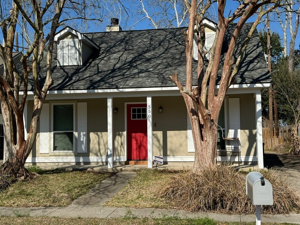 350 Meadow Crossing Dr in Baton Rouge, LA - Building Photo