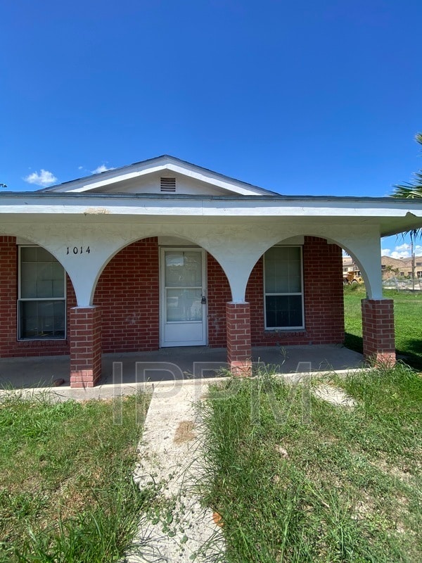 property at 1014 W Memphis St