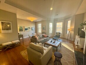 331 Beacon St, Unit 2 in Boston, MA - Foto de edificio - Building Photo