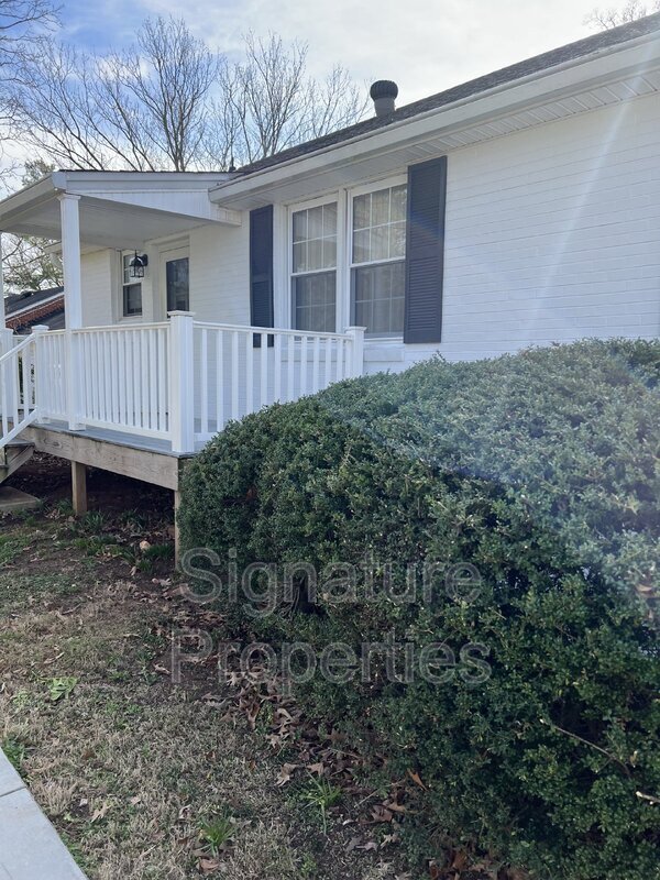 1306 Oakwood St in Bedford, VA - Building Photo - Building Photo