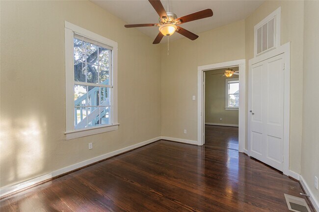 1219 33rd St in Galveston, TX - Foto de edificio - Building Photo