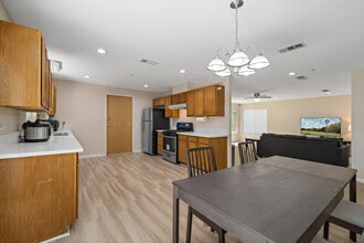 3455 Dwight Ave, Unit Bedroom 1 in Riverside, CA - Foto de edificio - Building Photo