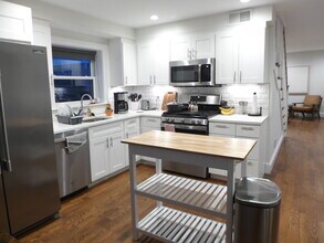 123 Centre St, Unit 2 in Boston, MA - Building Photo - Building Photo