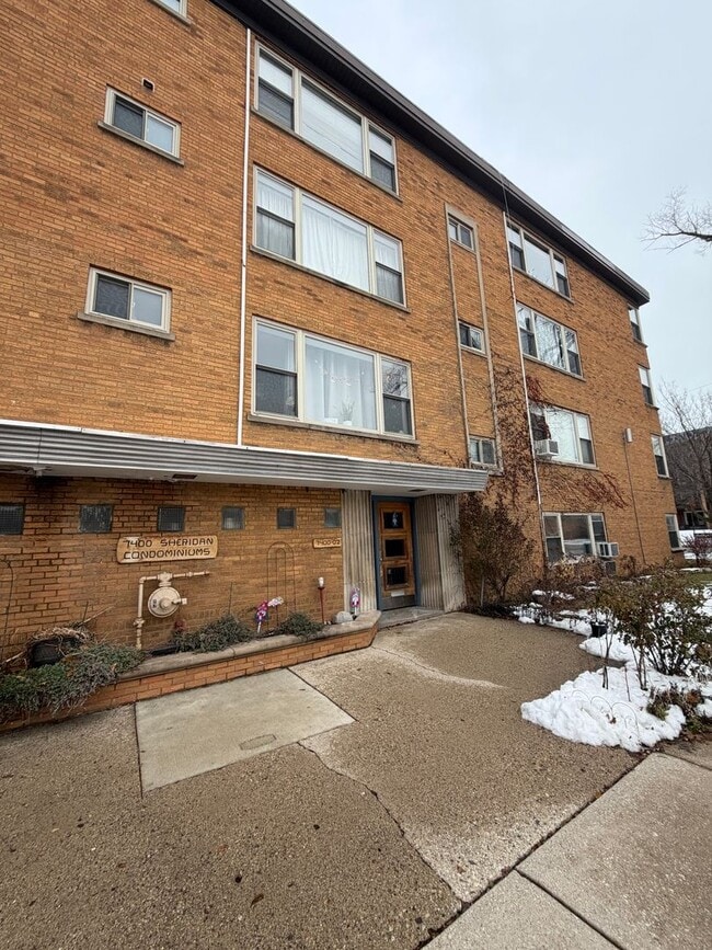 property at 7400 N Sheridan Rd