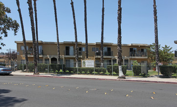 Lexington Palms in El Cajon, CA - Building Photo - Building Photo