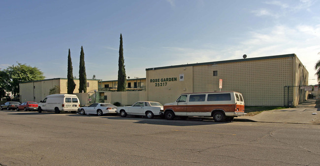 Rose Garden Apartments in San Bernardino, CA - Building Photo - Building Photo