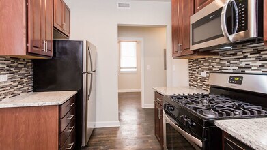 6429 N Lakewood Ave, Unit 2 in Chicago, IL - Building Photo - Building Photo