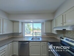 6038 SE Alderhill Loop in Milwaukie, OR - Building Photo - Building Photo