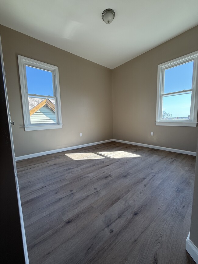 24 Myrtle St, Unit 2 in New Bedford, MA - Foto de edificio - Building Photo