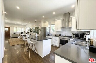 3218 W 27th St in Los Angeles, CA - Building Photo - Building Photo