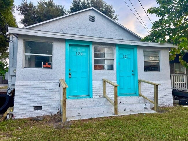property at 121-123 W 6th St