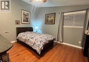 737 Robinson St in Coquitlam, BC - Building Photo