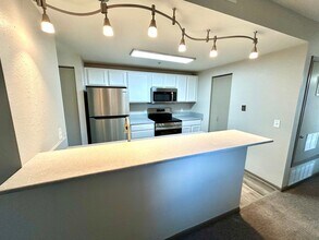 2028 Drake Court Walk in Omaha, NE - Building Photo - Building Photo