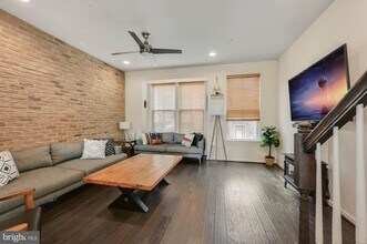 6106 Chronicle St in Hyattsville, MD - Foto de edificio - Building Photo