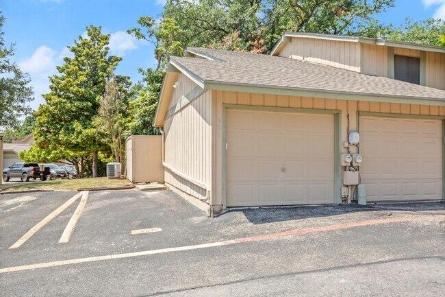 901 Silver Quail Ln in Austin, TX - Building Photo - Building Photo