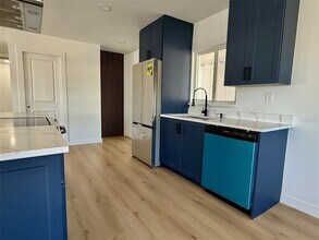 3930 E Eden Roc Cir in Tampa, FL - Building Photo - Building Photo