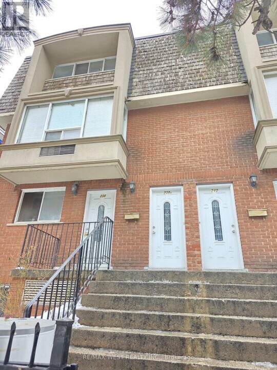 238 Shuter St in Toronto, ON - Building Photo