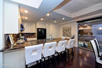 7151 E Rancho Vista Dr in Scottsdale, AZ - Building Photo - Building Photo
