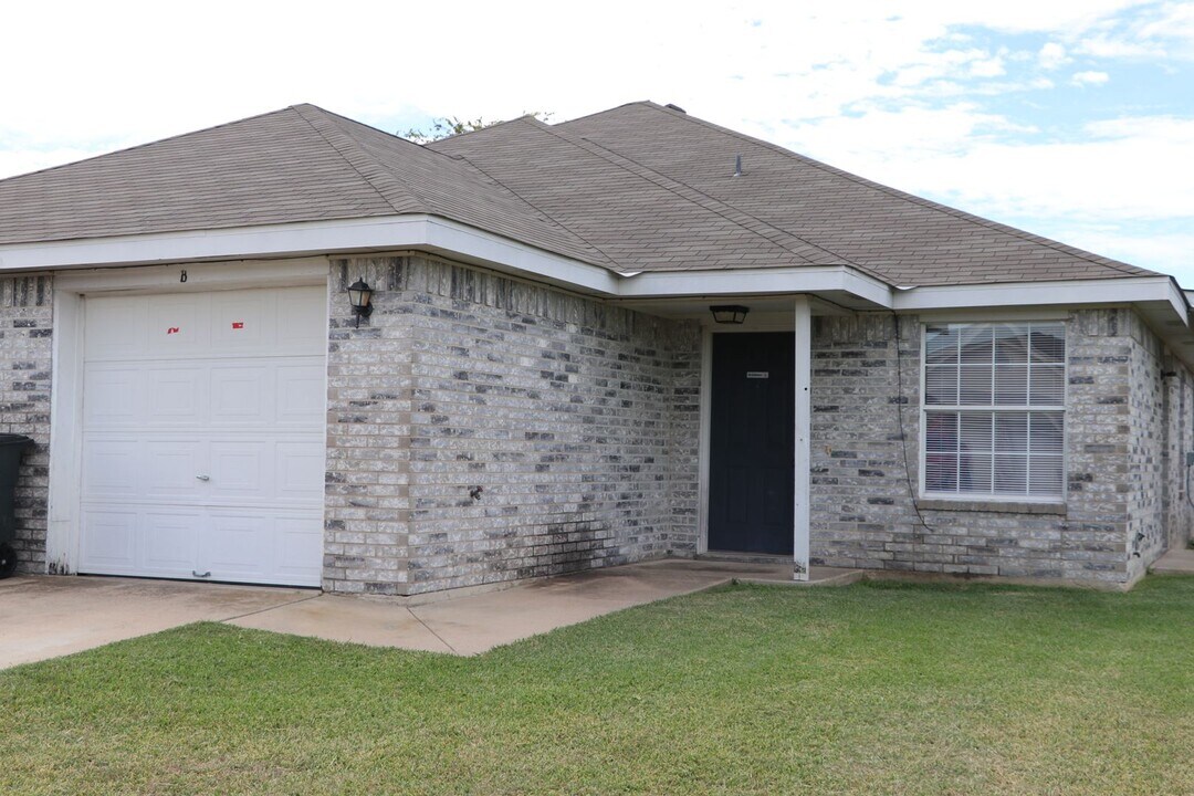 2802 Edgefield St in Killeen, TX - Building Photo