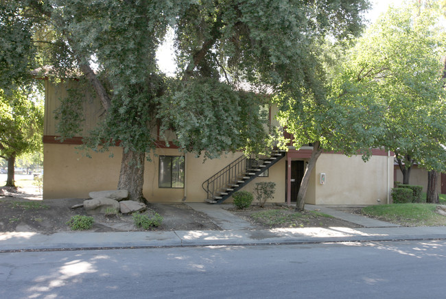 Beverly West I in Lemoore, CA - Foto de edificio - Building Photo