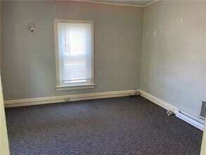7 Wells Ave in Oneonta, NY - Building Photo - Building Photo