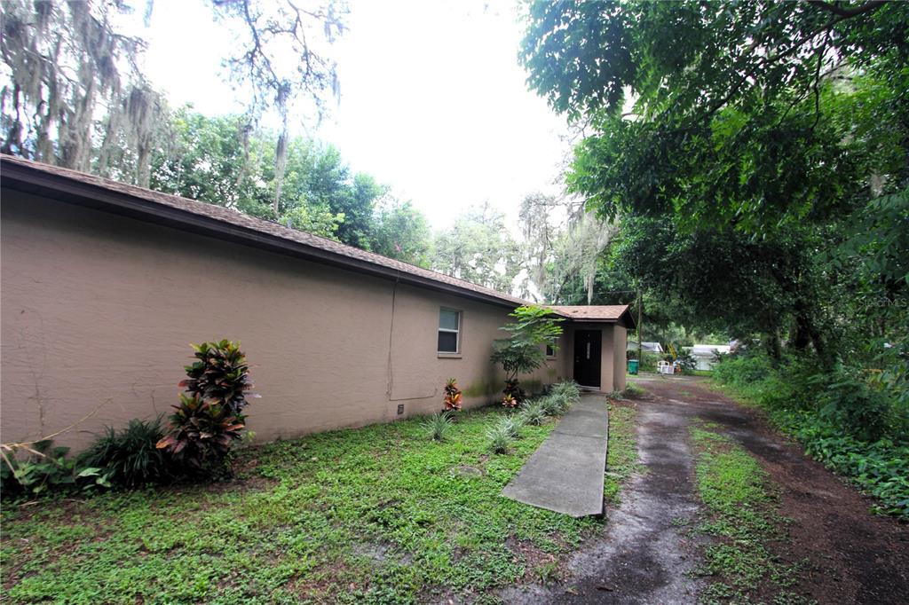 5222 2nd St in Zephyrhills, FL - Building Photo