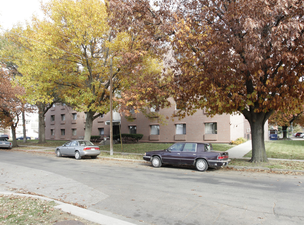 Lincoln Manor in Lincoln, NE - Building Photo