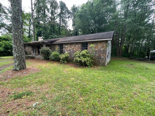 property at 686-688 Old Summerville Rd NW