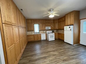 109 S Howard St in Flora, IN - Building Photo - Building Photo