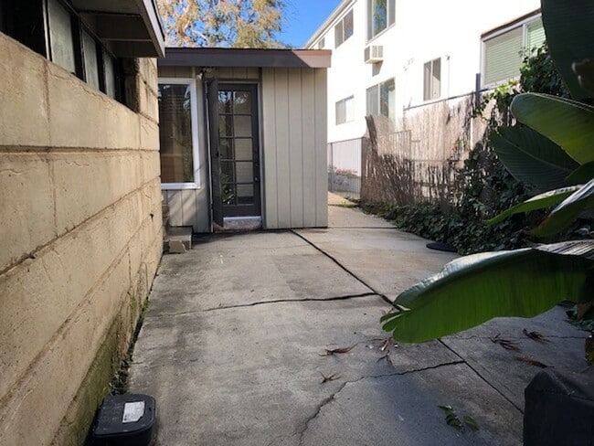 944 Maltman Ave in Los Angeles, CA - Building Photo - Building Photo