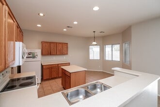 2205 N 91st Gln in Phoenix, AZ - Building Photo - Building Photo